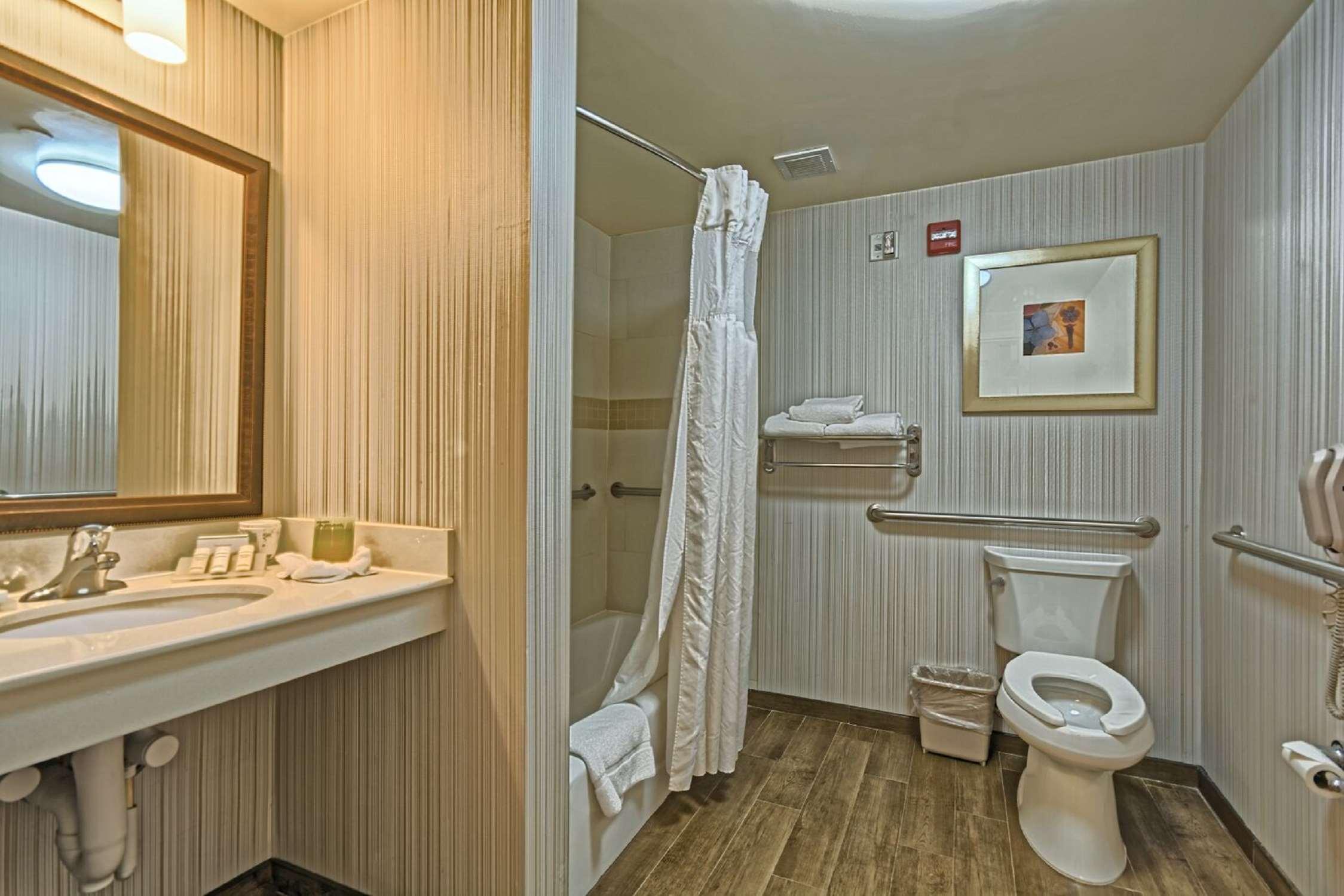 Hilton Garden Inn By Hilton Mount Laurel Exteriör bild